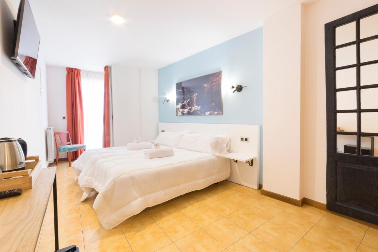 Stellae Luscofusco Hotel ซานติอาโก เด กอมโปสเตลา ภายนอก รูปภาพ