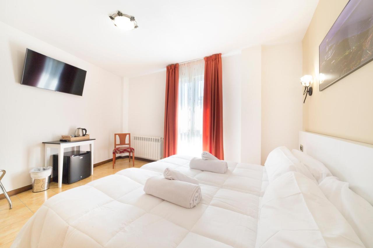 Stellae Luscofusco Hotel ซานติอาโก เด กอมโปสเตลา ภายนอก รูปภาพ